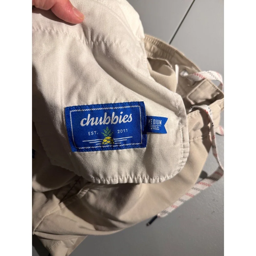 Chubbies Everywear Shorts Mens Medium Khaki Tan 6 Inch Inseam Stretch Casual